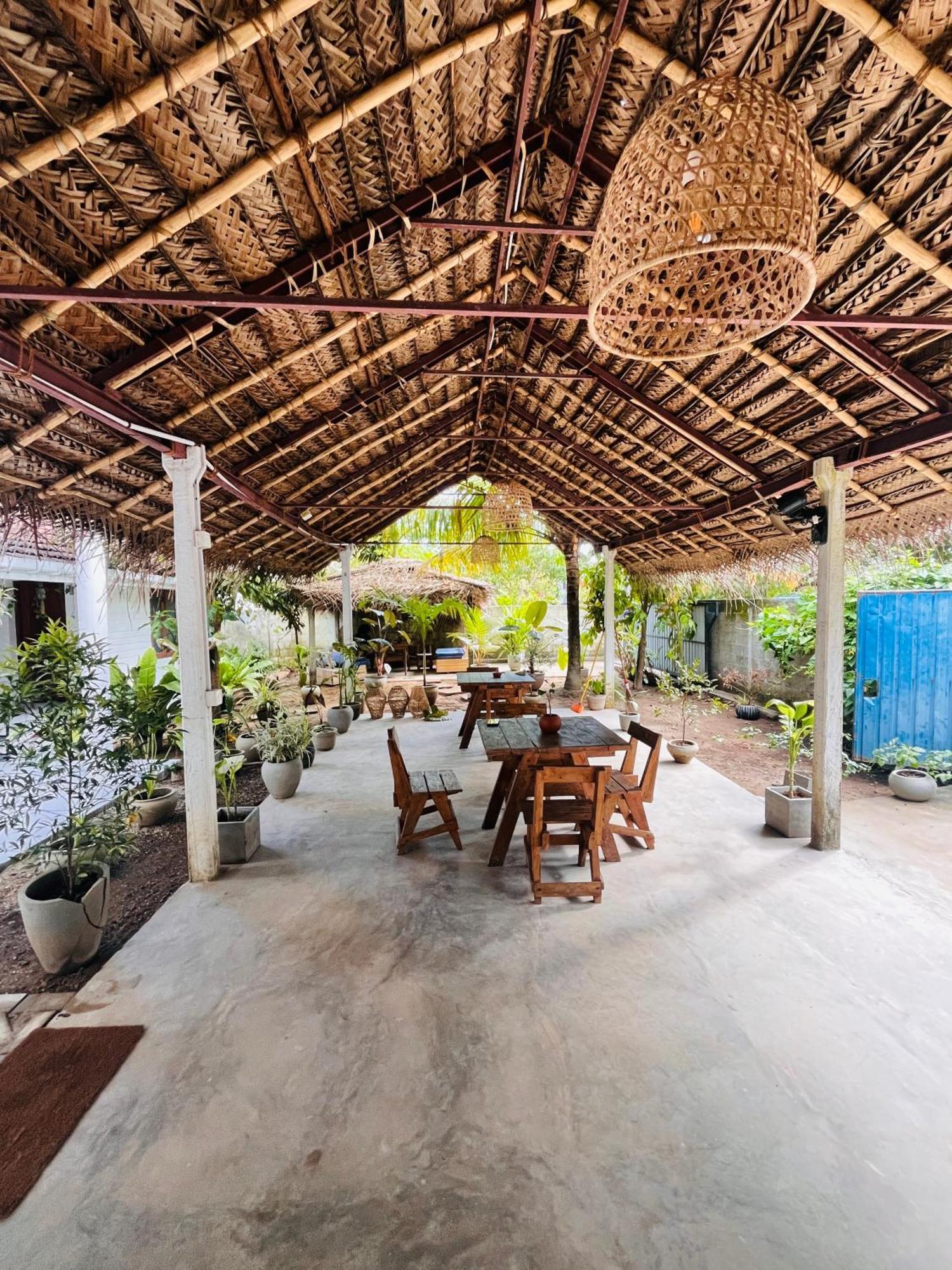 Avalon Lägenhet Weligama Exteriör bild