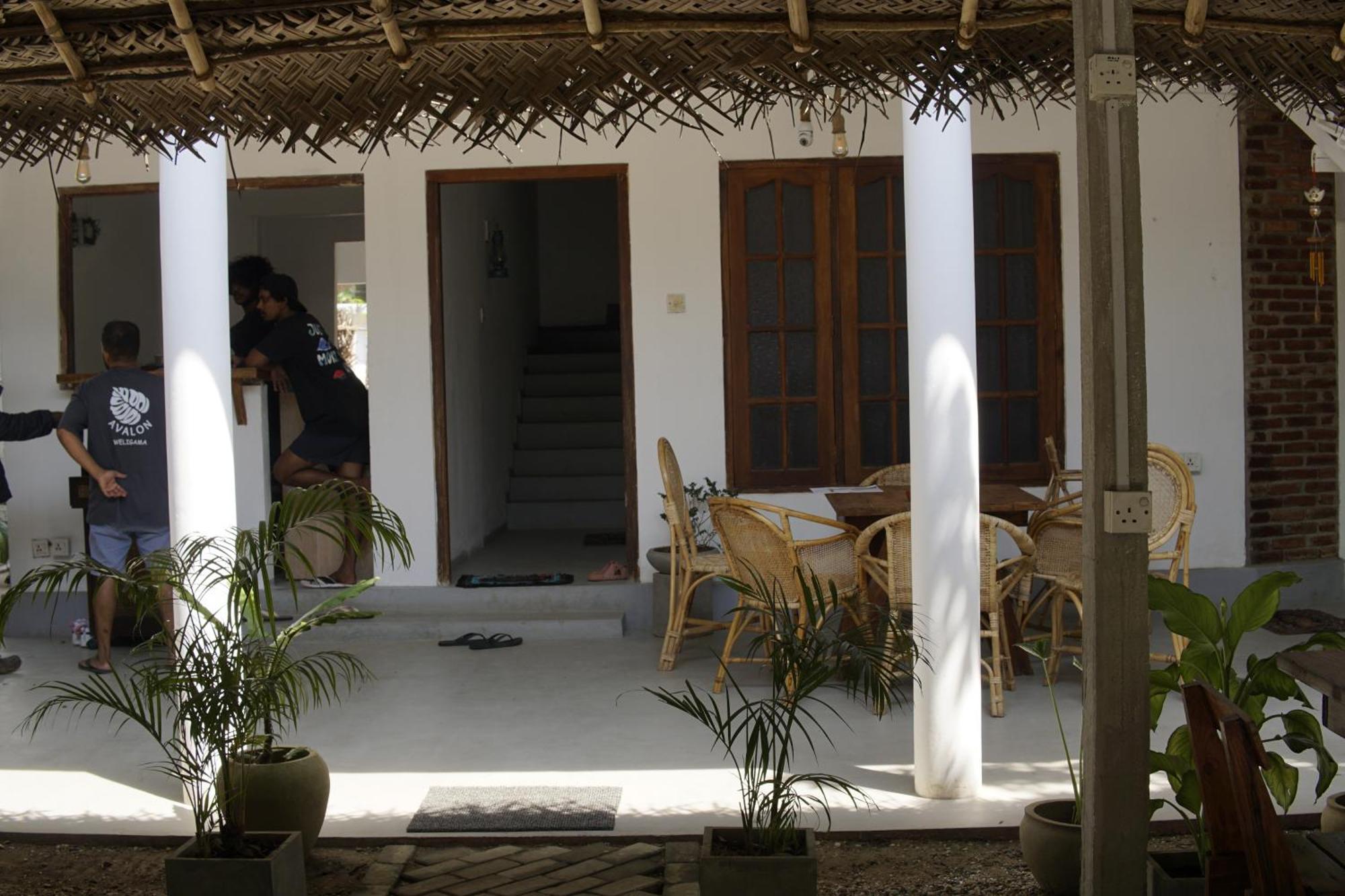 Avalon Lägenhet Weligama Exteriör bild