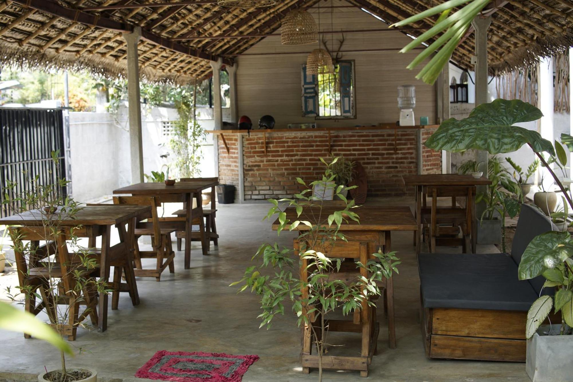 Avalon Lägenhet Weligama Exteriör bild