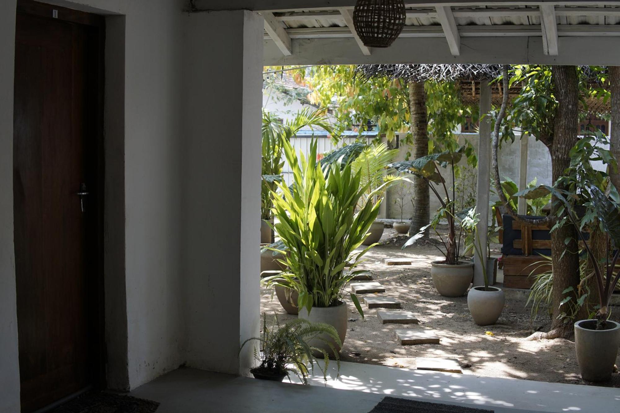Avalon Lägenhet Weligama Exteriör bild