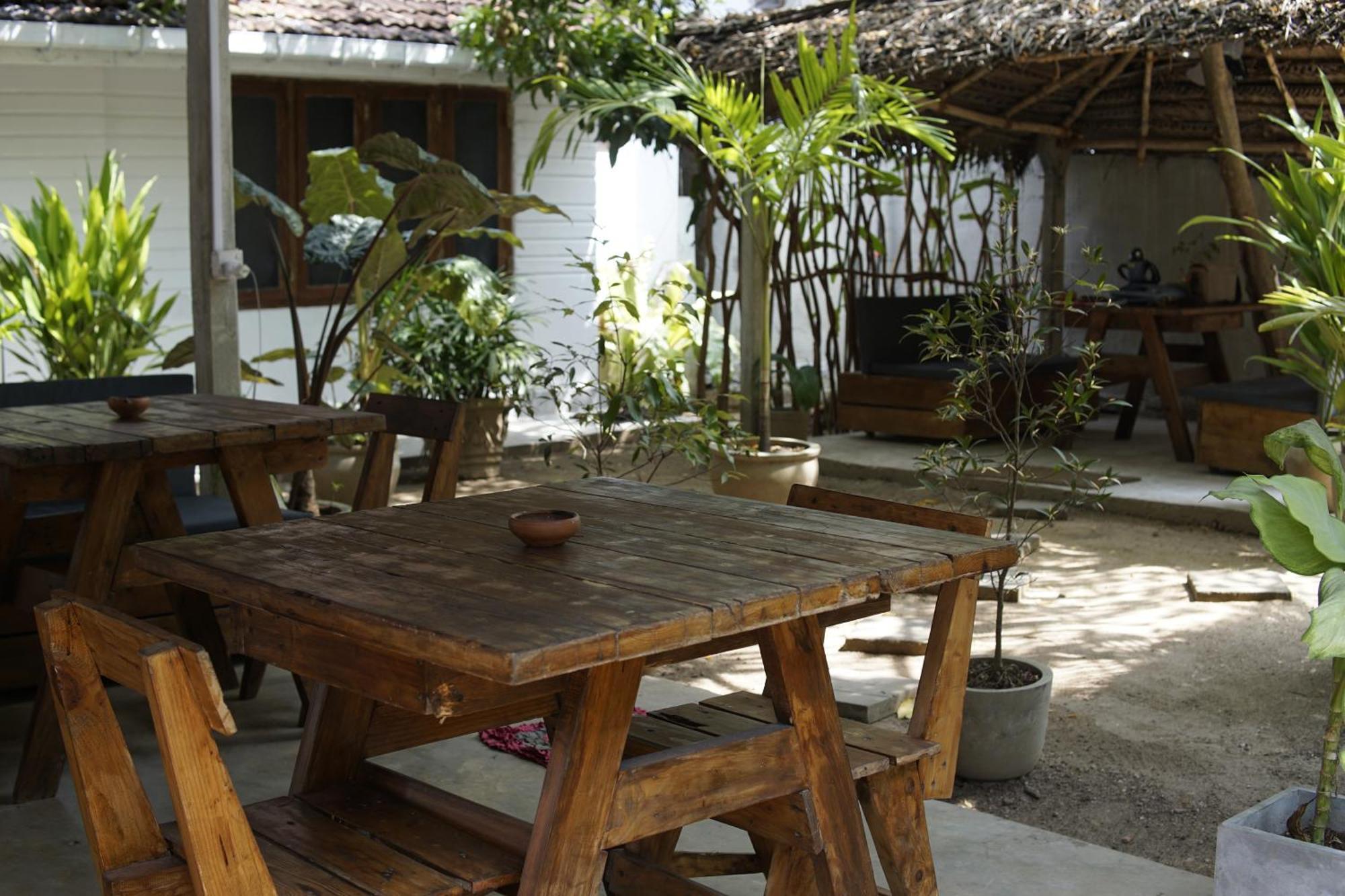 Avalon Lägenhet Weligama Exteriör bild
